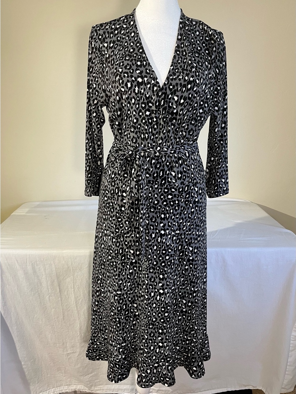 Leota Black and White Long Sleeve Wrap Dress SZ L Stretch